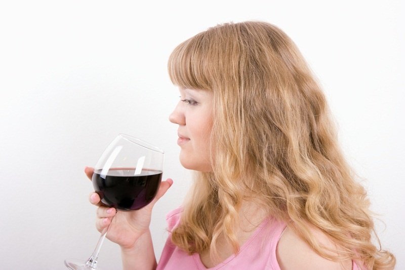 Алкоголь при грудному вигодовуванні, чи можна вживати і скільки