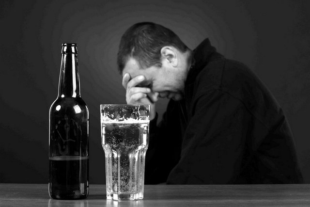 Алкогольна депресія: симптоми, причини, діагностика та лікування