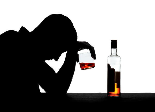 Алкогольний зрив: причини, наслідки та перша допомога