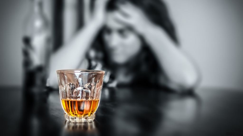 Болять нирки після алкоголю: причини, діагностика та лікування