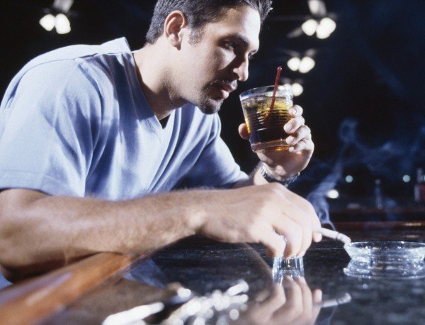 Що робити з алкоголіком: як себе вести з питущим людиною