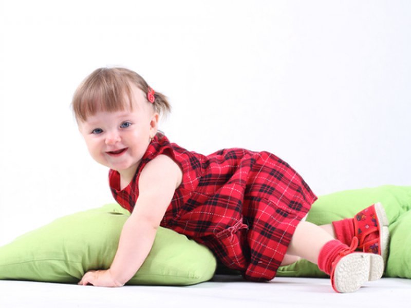 Що повинен уміти дитина в 1 рік і 5 місяців: особливості й норми розвитку