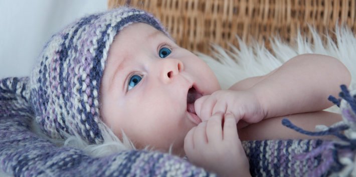 Що дитина повинна вміти в 3 місяці: норми розвитку, які навички та ігри з малюком