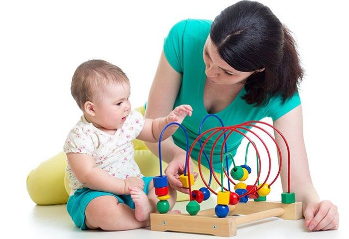 Що дитина повинна вміти 9 місяців: фізичний та емоційний розвиток, як грати