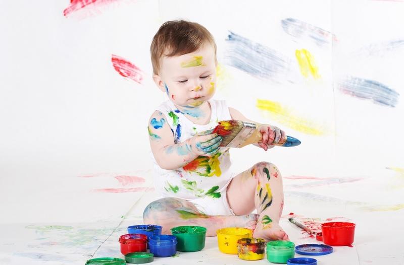 Що дитина повинна вміти 9 місяців: фізичний та емоційний розвиток, як грати