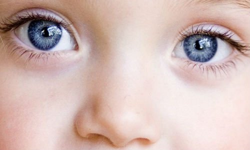 Колір очей у новонароджених: коли остаточно змінюється на постійний, в якому віці