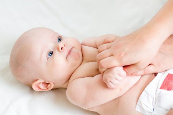 Гімнастика для немовлят у 2 місяці: загальні правила та техніка проведення