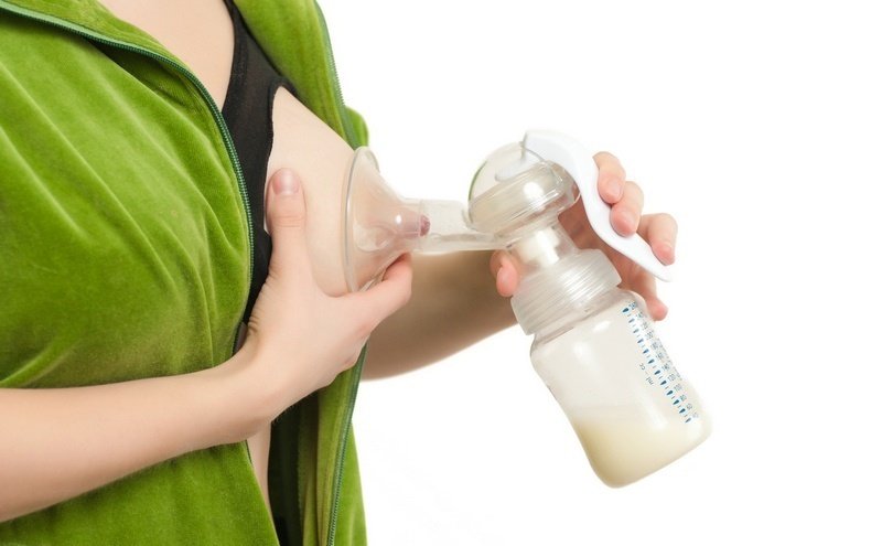 Як користуватися ручним молоковідсосом: як зібрати і правильно зціджувати
