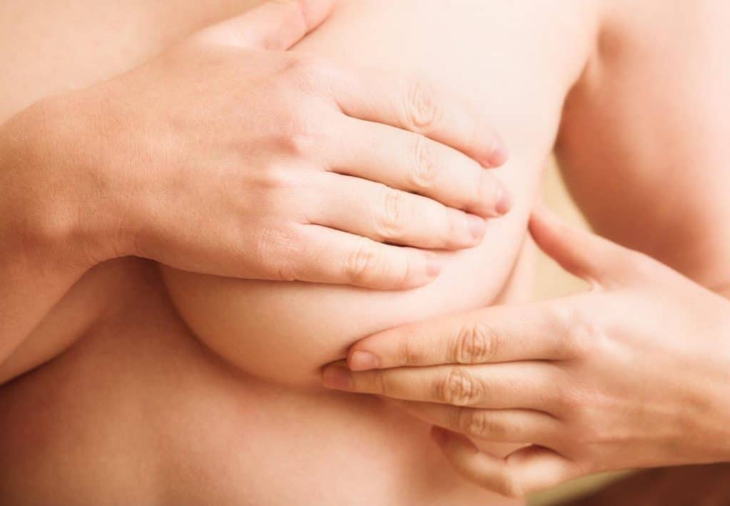 Як відновити груди після годування: підтягнути і повернути пружність якщо обвисли