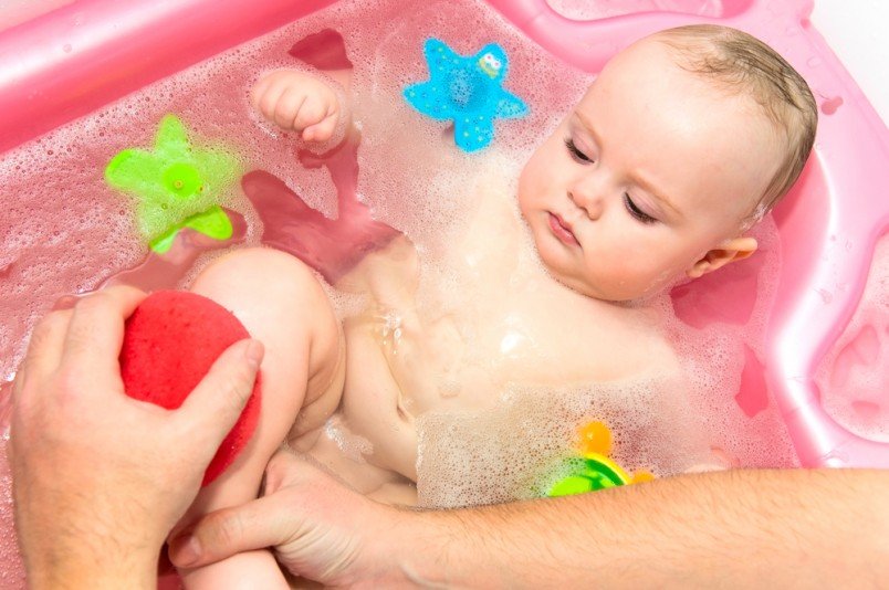 Яку ванну вибрати для новонародженого: рейтинг кращих моделей з описом