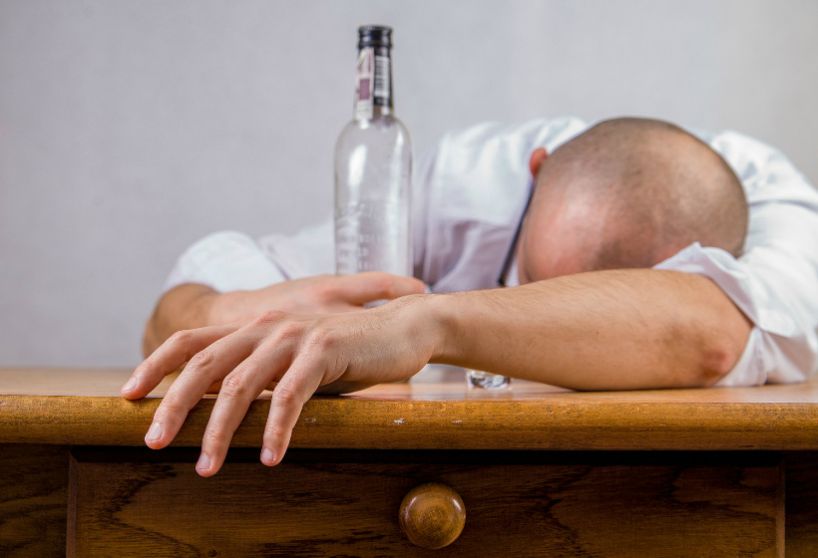 Краплі від алкоголізму: огляд ліків від алкогольної залежності