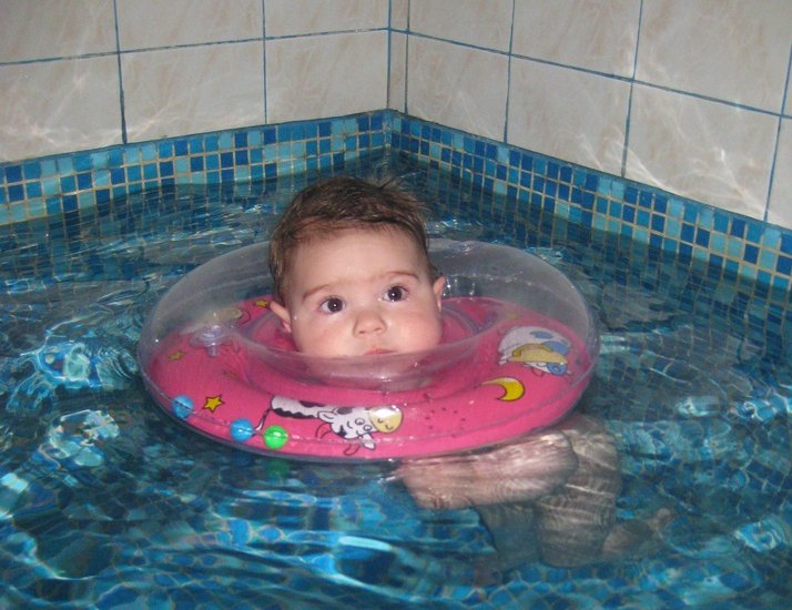 Коло для купання немовлят: зі скількох місяців, як одягнути і вибрати