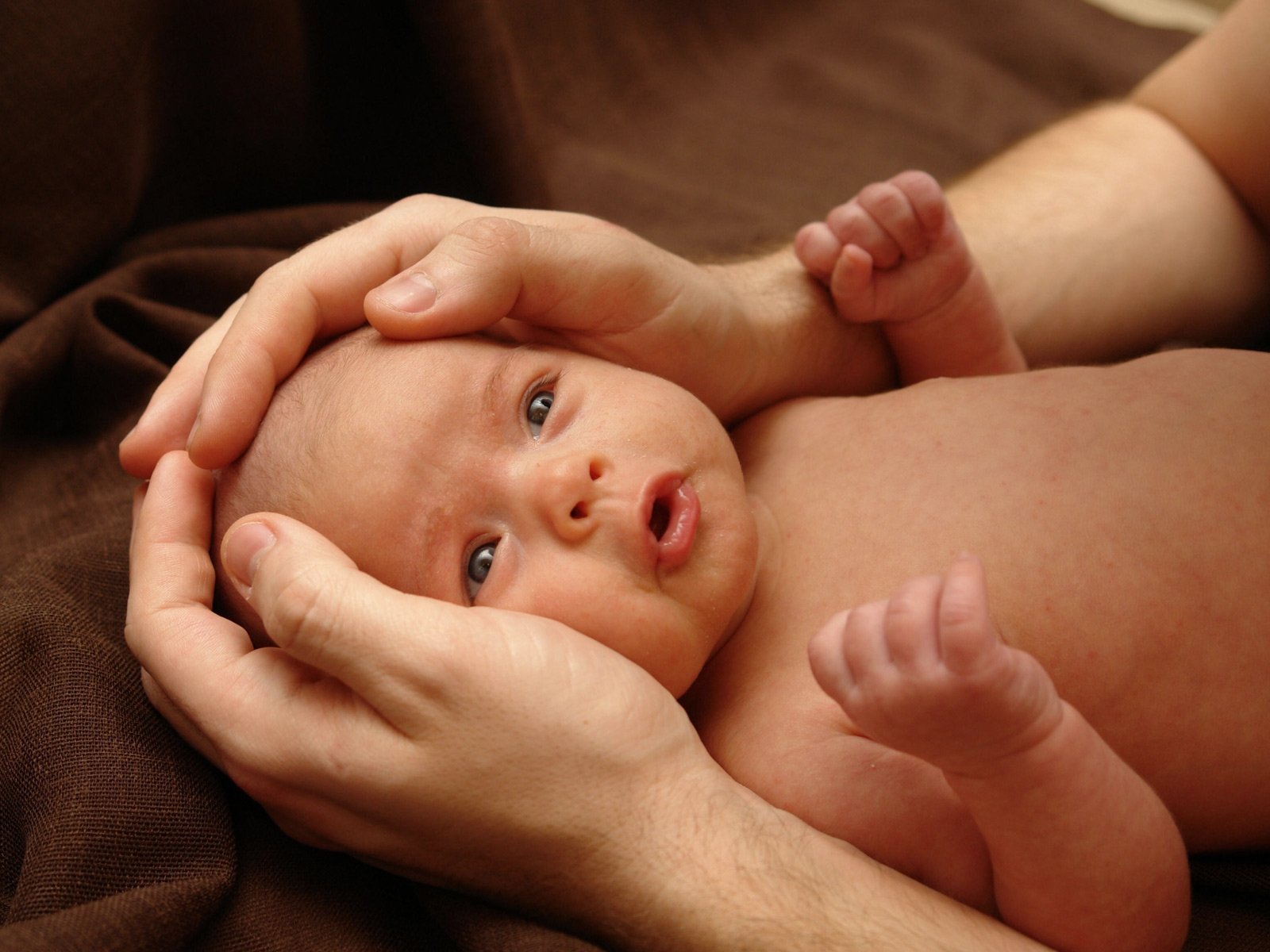 Чи можна в баню немовляті: показання та протипоказання, думки лікарів
