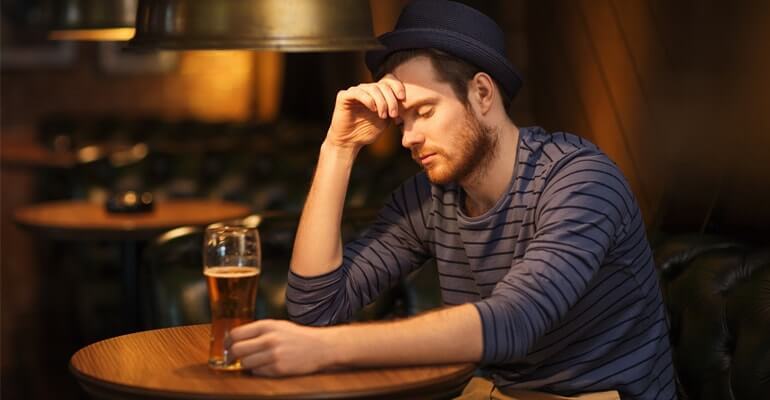 Чоловічий алкоголізм: ознаки, симптоми, стадії, лікування