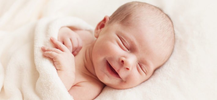 Чому немовлята посміхаються у сні: причиныи коли варто звернутися до лікаря