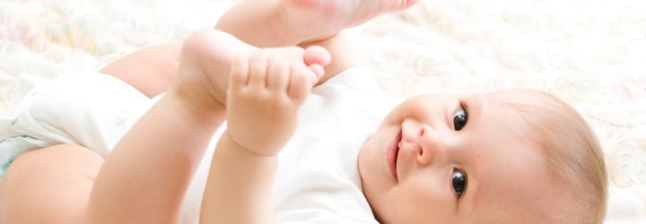 Підмивання новонародженого: як правильно тримати, алгоритм дій