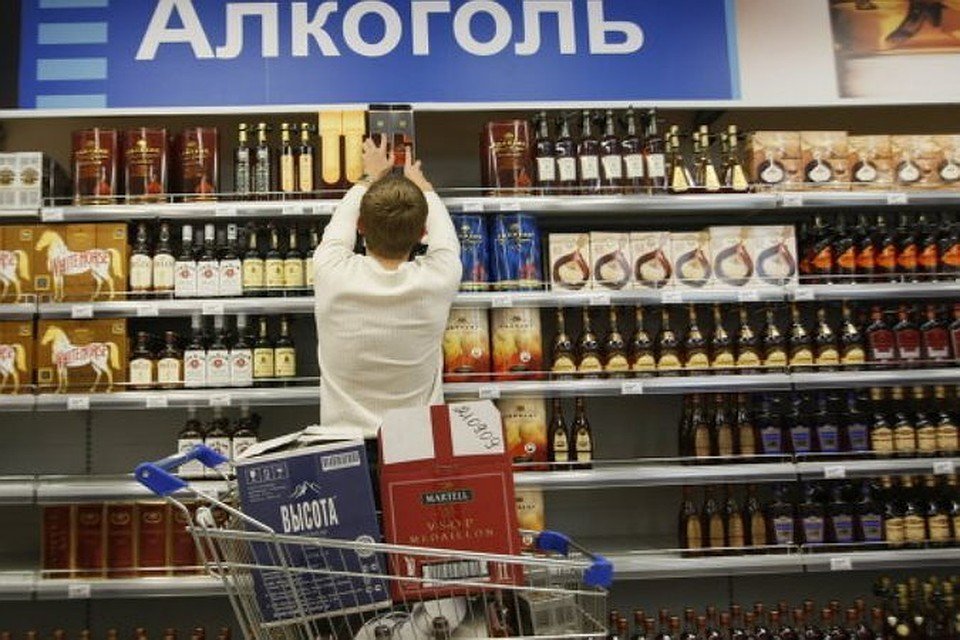 Продаж алкоголю: зі скількох і до скількох продають алкоголь