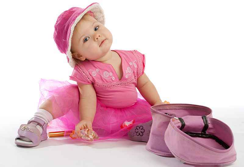 Розвиток дитини в 1 рік: що повинен уміти малюк і як з ним грати, основні навички