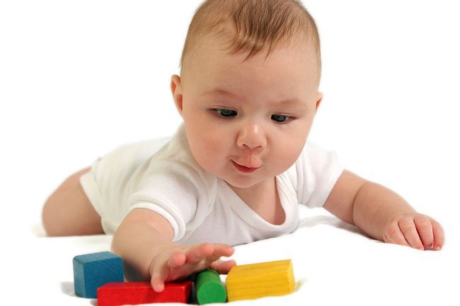 Дитина 5 місяців що повинна вміти: які навички розвитку, вага і зріст