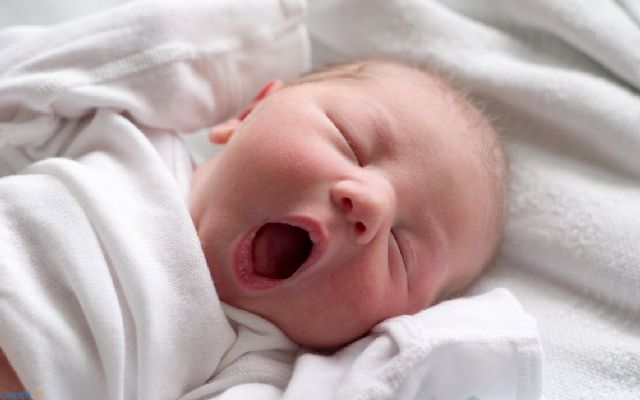 Режим дня новонародженого по місяцях: таблиця розпорядку, сон і неспання
