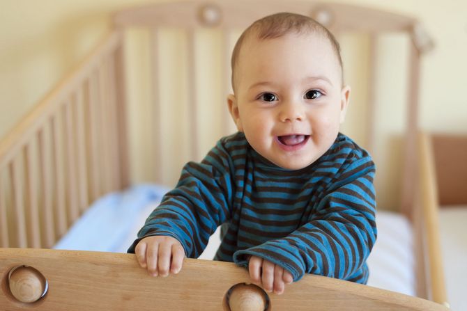 Режим дня дитини 10 місяців: розпорядок, правила і можливі проблеми