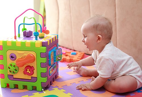 Режим дня дитини 10 місяців: розпорядок, правила і можливі проблеми