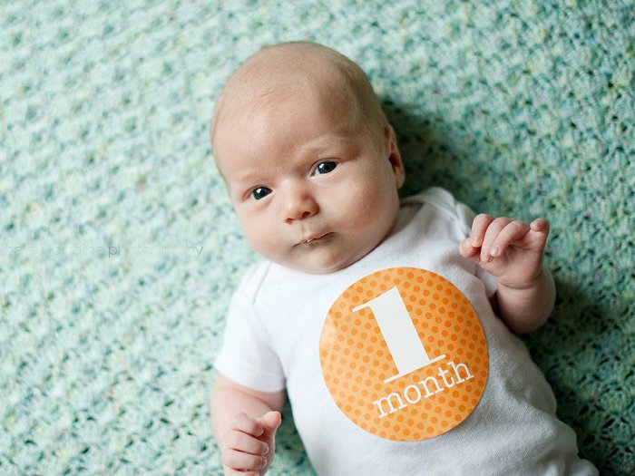 Режим дня дитини в 1 місяць: як налагодити по годинах і таблиця для новонародженого