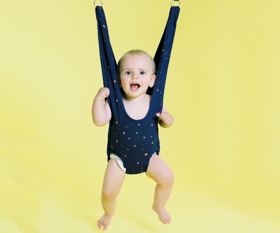 З якого віку можна використовувати стрибуни для дітей: користь і шкода