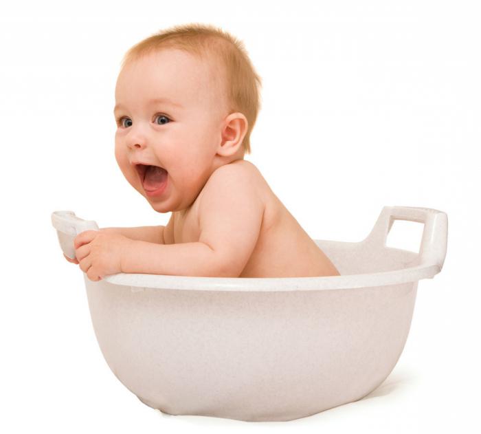 Ранковий туалет новонародженого: алгоритм проведення і як доглядати щодня