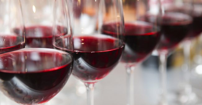 Вино: користь і шкода для здоровя жінок і чоловіків