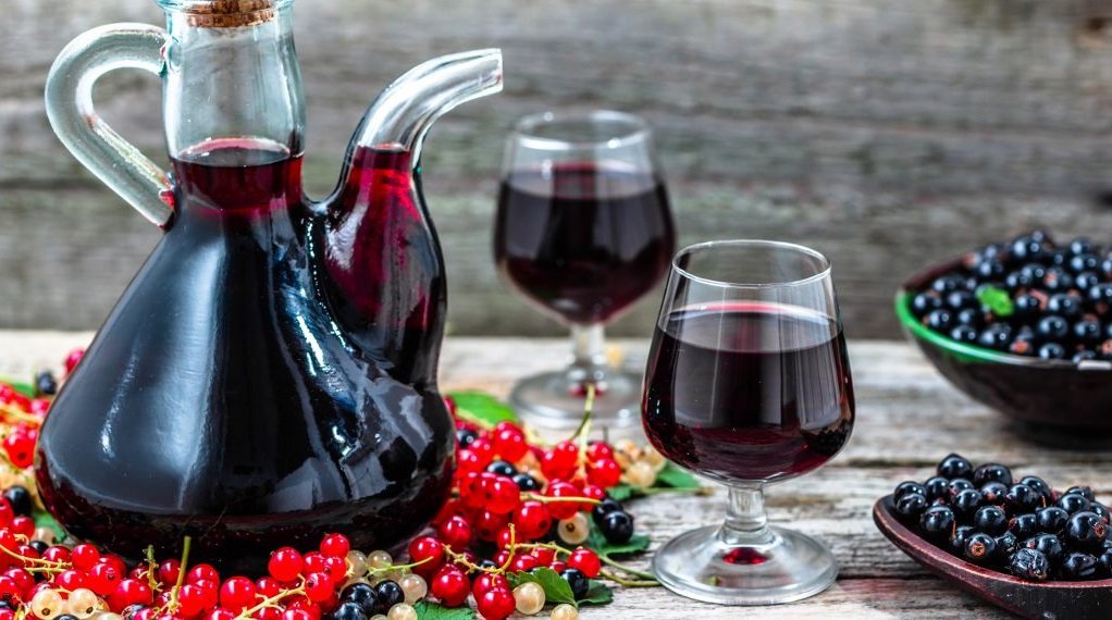 Вино з чорної смородини в домашніх умовах: рецепти