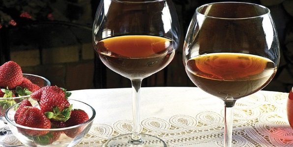 Вино з полуниці в домашніх умовах: рецепти