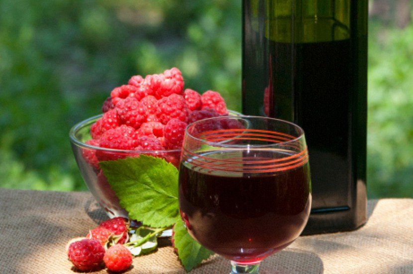 Вино з малини: рецепт приготування в домашніх умовах