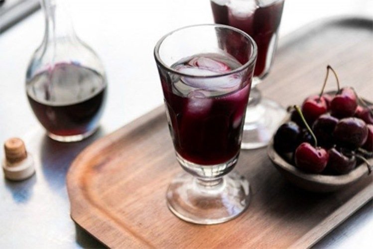Вино з вишні в домашніх умовах: простий рецепт