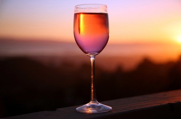 Закуска до вина: які продукти подають до білого і червоного вина