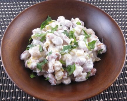 10 рецептів салату з квасолею і куркою