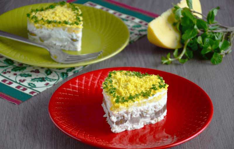 11 рецептів салату з куркою і сиром