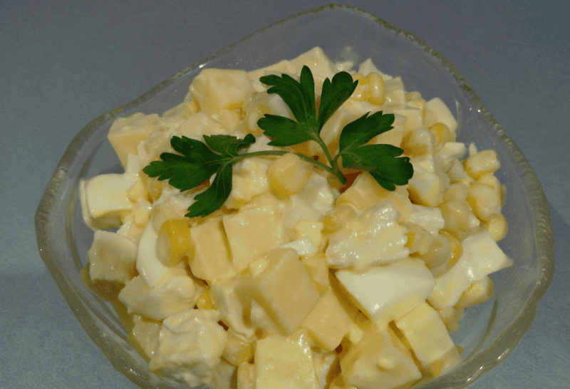 11 рецептів салату з куркою і сиром
