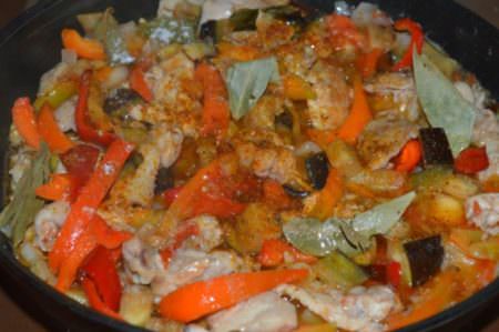 8 рецептів овочевого рагу з куркою