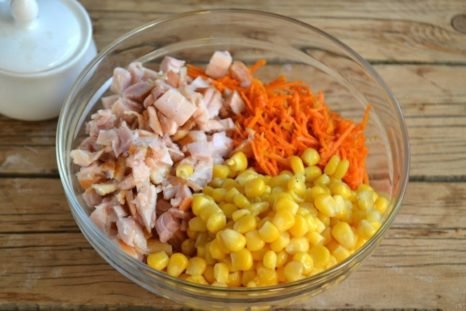 8 смачних рецептів салату з копченою куркою і корейською морквою