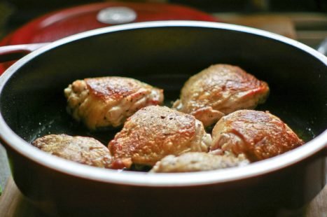 Що приготувати з курячих стегенець – 10 рецептів смачного приготування