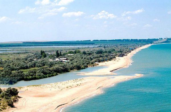 Куди поїхати на Азовське море з дитиною: опис кращих курортів, як дістатися