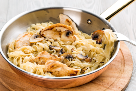 Паста з куркою і грибами – 7 рецептів приготування в домашніх умовах