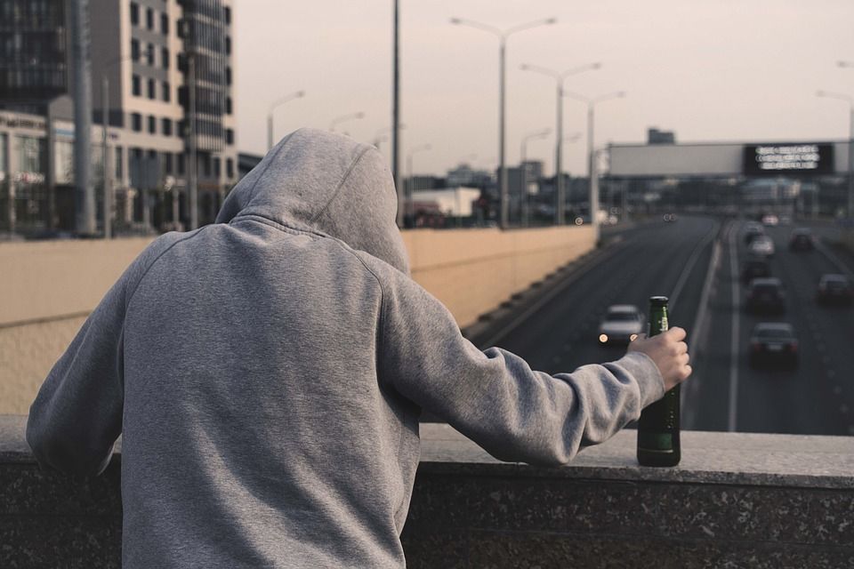 Перша стадія алкоголізму: ознаки початкової стадії залежності