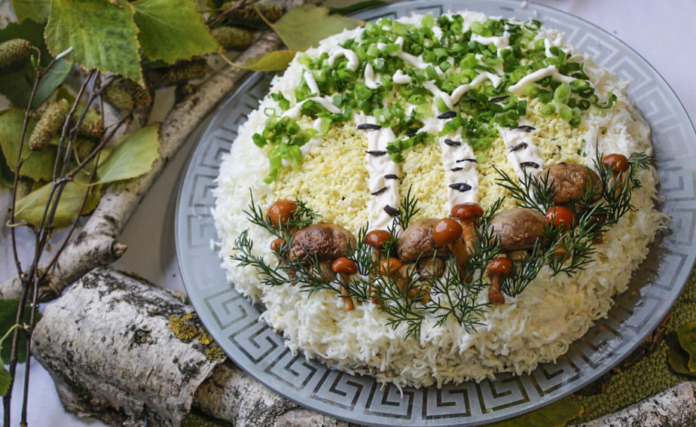 Салат «Берізка» з курячим філе і огірками – 8 рецептів