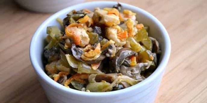 Салат з курки з грибами – 8 рецептів