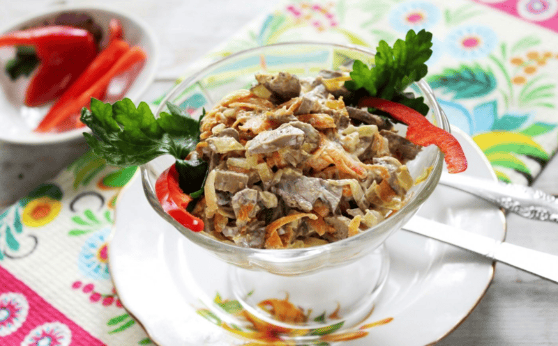 Салат «Обжорка» з куркою – 7 рецептів домашнього приготування