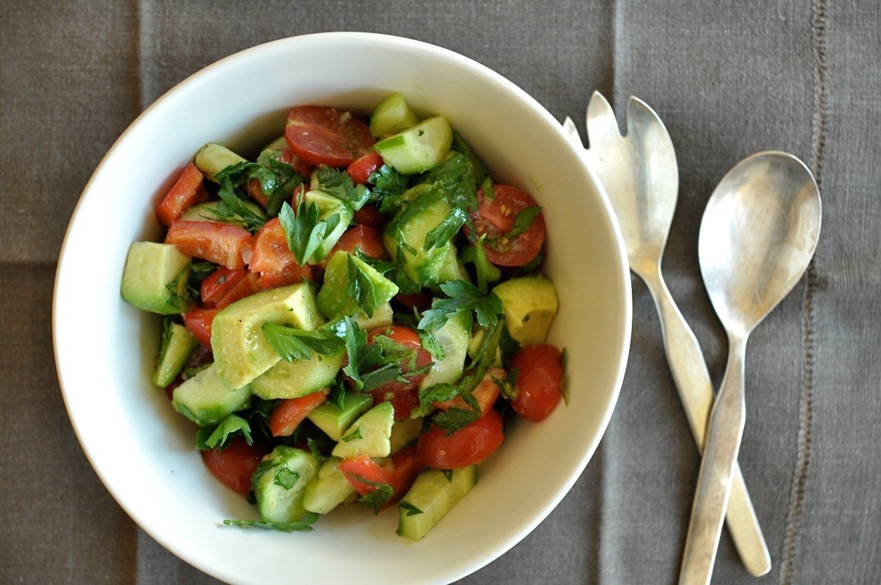 Салат з авокадо і куркою – 10 смачних рецептів дієтичних
