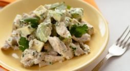 Салат з авокадо і куркою – 10 смачних рецептів дієтичних