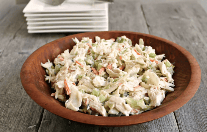 Салат з копченою куркою і свіжим огірком – 6 рецептів